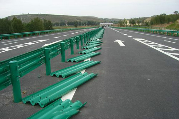 磐石波形护栏的维护与管理确保道路安全的关键步骤
